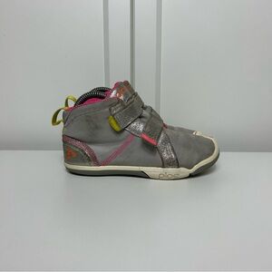 Plae max silver pink strap sneakers